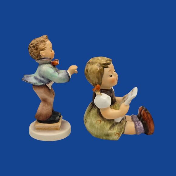 Hummel Figurines TMK-6 Boy Band Leader Hum 129 4/0 Girl Singing Music Sheet #389 - Picture 4 of 13